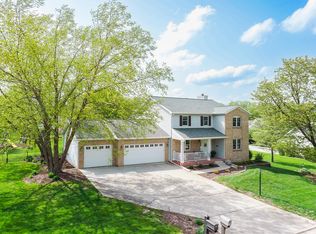 13822 Deer Ridge Rd, Bloomington, IL 61705