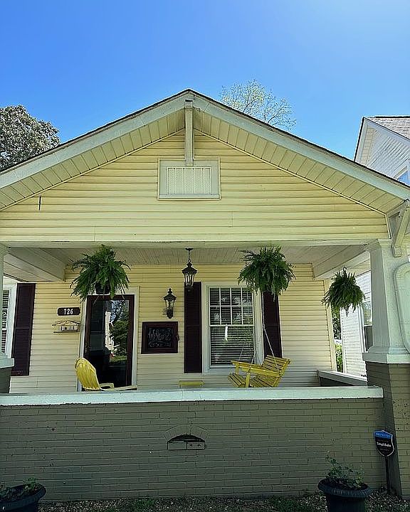 1st image of 726 Avenue A NE