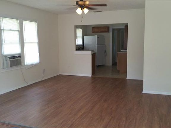 5th image of 817 Woodlawn St