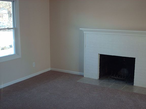 4th image of 11822 Belmont Ave