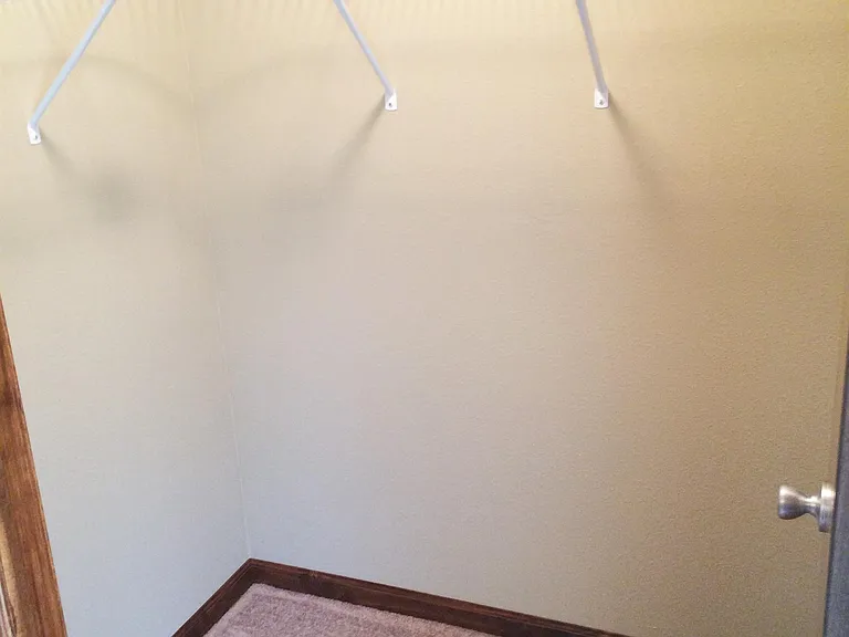 1350 El Camino Dr — Photo 8