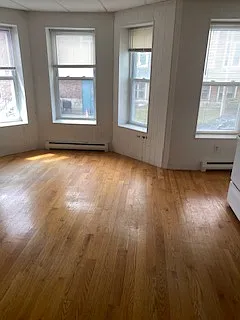 199 Strathmore Rd #2 — Photo 3