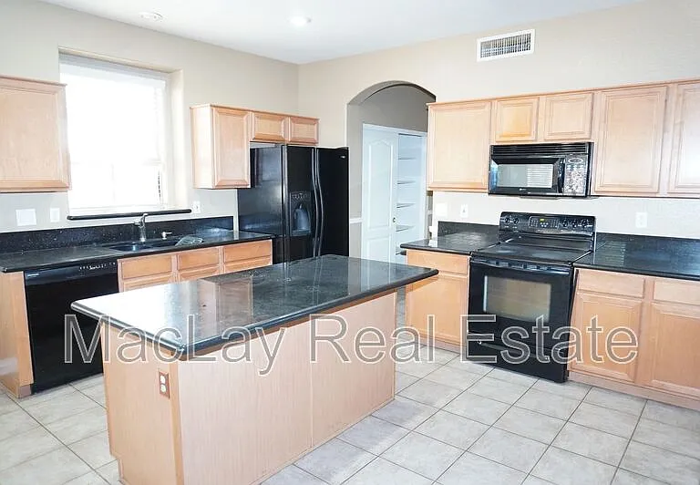 4765 S Joshua Tree Ln — Photo 3