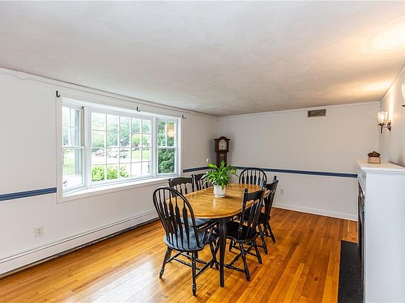 5th image of 240 Cherry Hill Dr