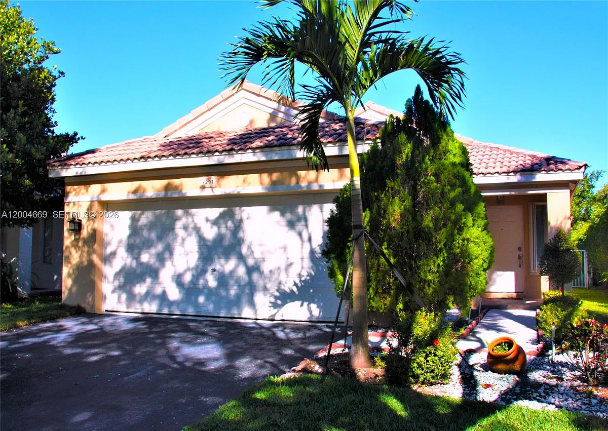 Photo 1 of 14 - 4291 Magnolia Ridge Dr - Weston, FL Primary Photo - 4291 Magnolia Ridge Dr