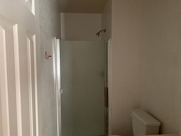 4th image of 513 NW Woodbury Dr
