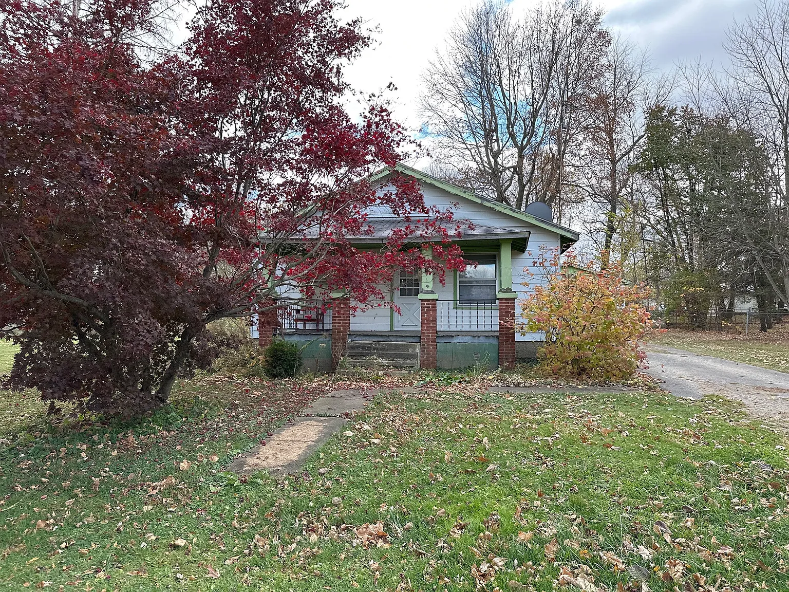 307 Hesler St photo 1