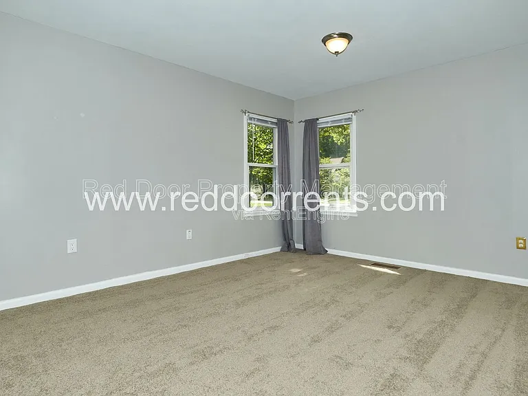 385 W Hawthorne St — Photo 16