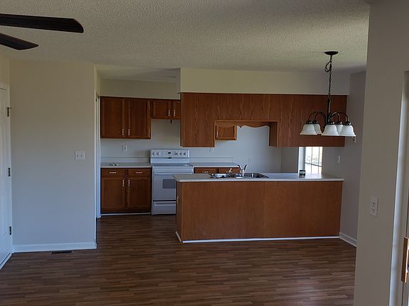 2nd image of 955 Jasmine Ln
