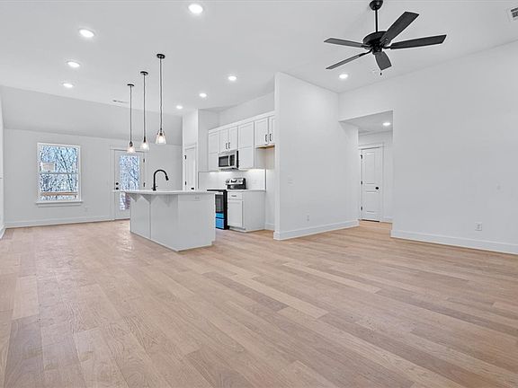 3rd image of 10 Wigtown Ln