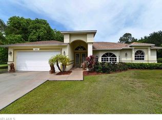 6725 Yarberry Ln, Naples, FL 34109