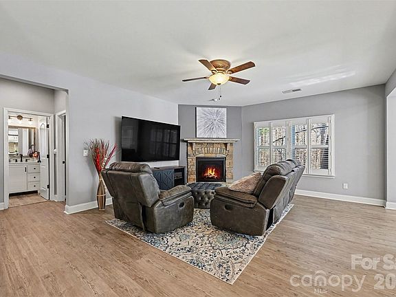 4th image of 5129 Poplar Knoll Dr