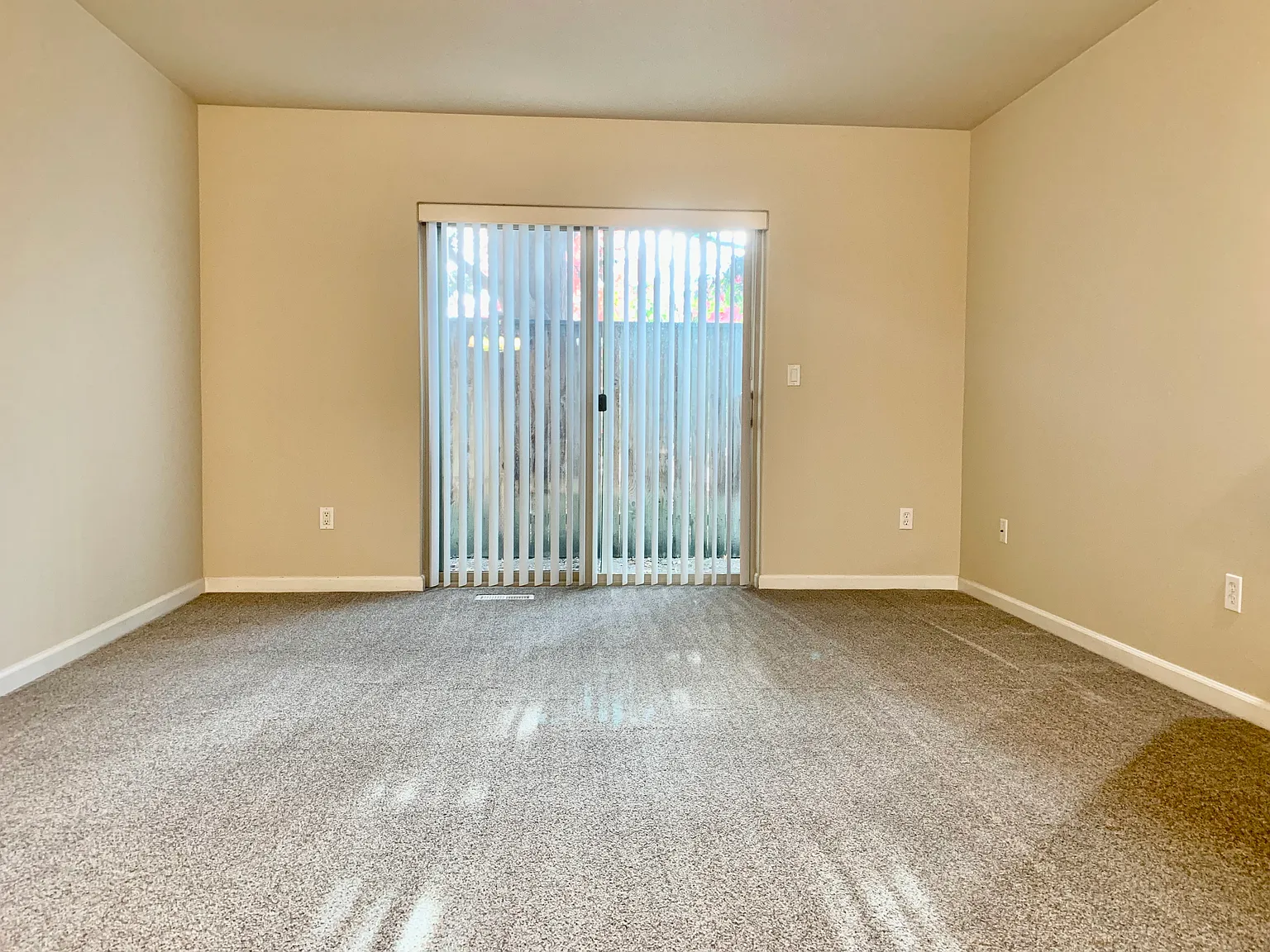 3 bed, 2.5 bath, 1558 sqft, $2,000 — Photo 4