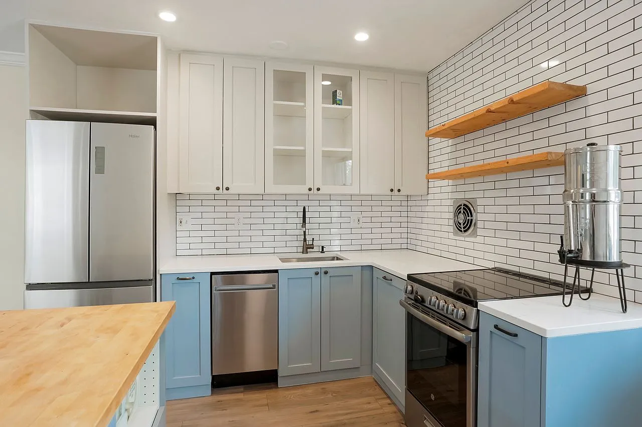 2 bed, 1.5 bath, 822 sqft, $2,300 — Photo 2