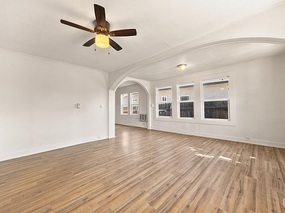 4th image of 210 Jefferson St