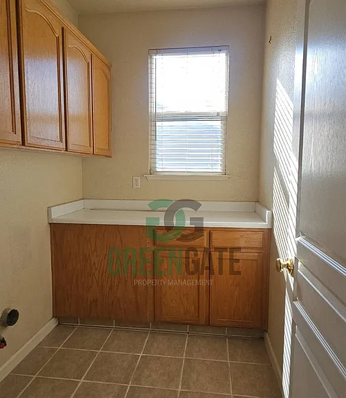 571 Zurich Dr — Photo 61