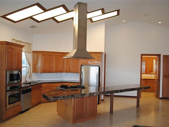 3rd image of 18895 Valencia Ct