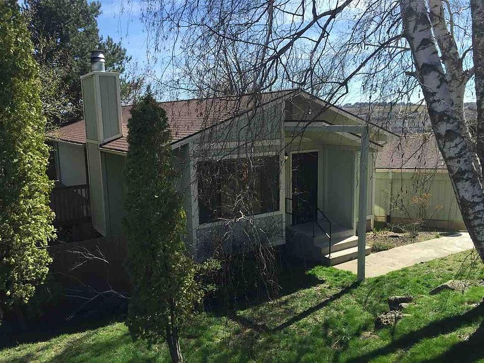 1st image of 221-223 NW Sunrise Dr