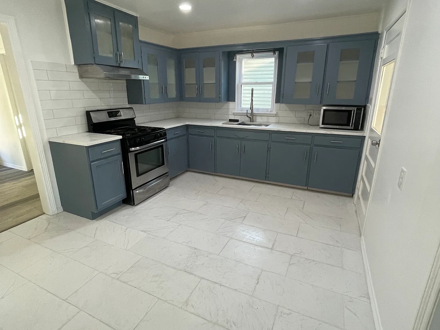 4 bed, 1537 sqft, $2,200 — Photo 3