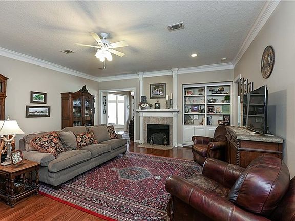 2nd image of 829 Pine Valley Dr