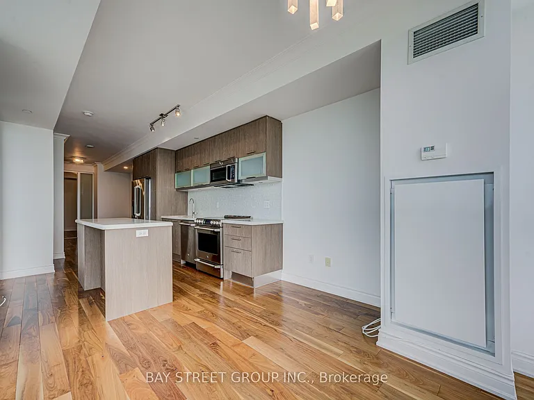 388 Yonge St #6701 — Photo 13