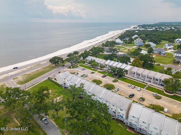 5th image of 548 W Beach Blvd APT 104