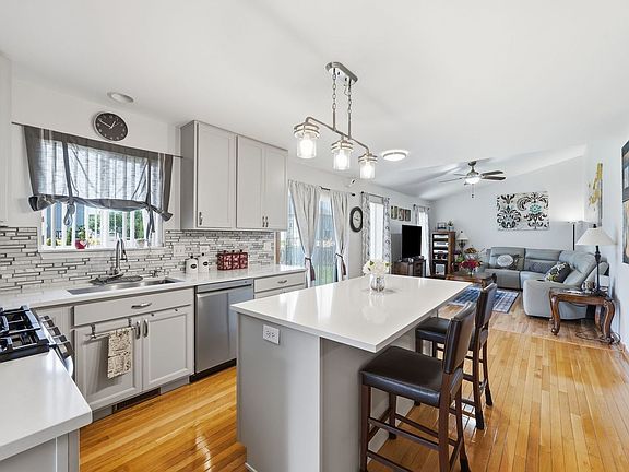 4th image of 390 Deering Ln