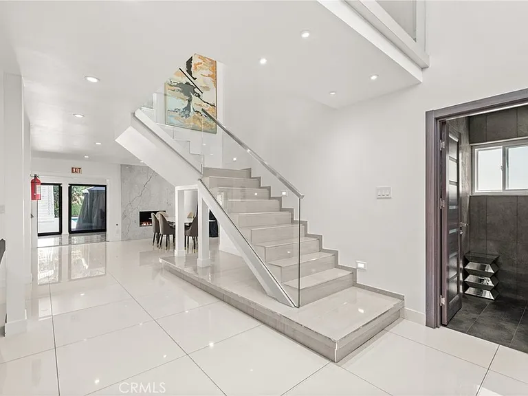 4630 Cedros Ave — Photo 13