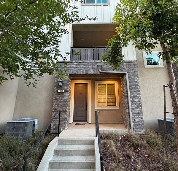 7366 Solstice Pl — Photo 1