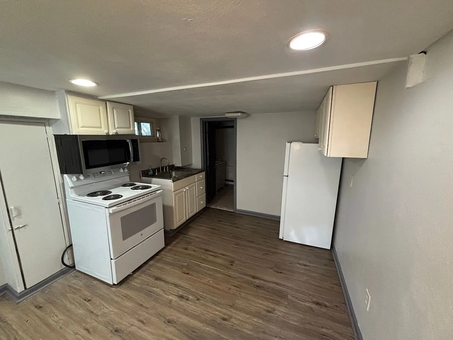 163 Ackley Ave — Photo 3