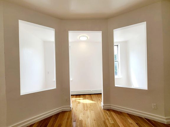 4th image of 1376 Clay Ave APT 3