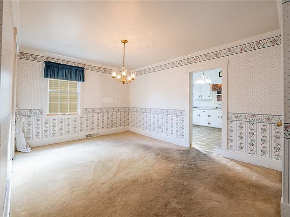 5th image of 224 Irving Ave