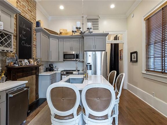 4th image of 811 Saint Peter St #811