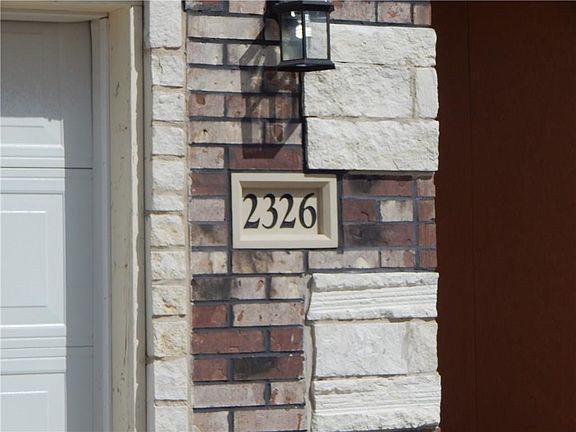 3rd image of 2326 Blackmore Ave
