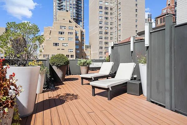 Rented by Greystar | media 21