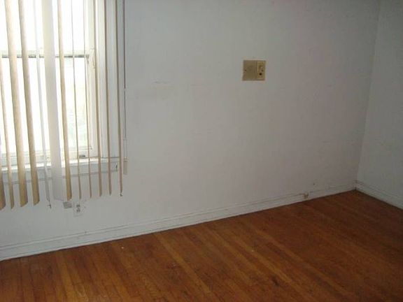 5th image of 12620 Emery Ave