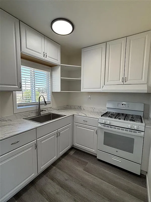 4064 E Dwight Way - 202 — Photo 3