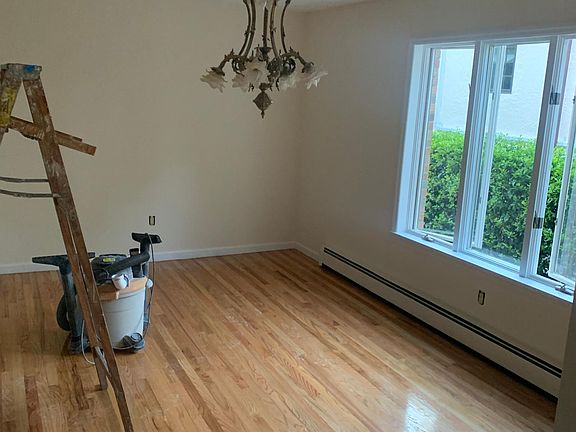 4th image of 49-22 Browvale Ln #1
