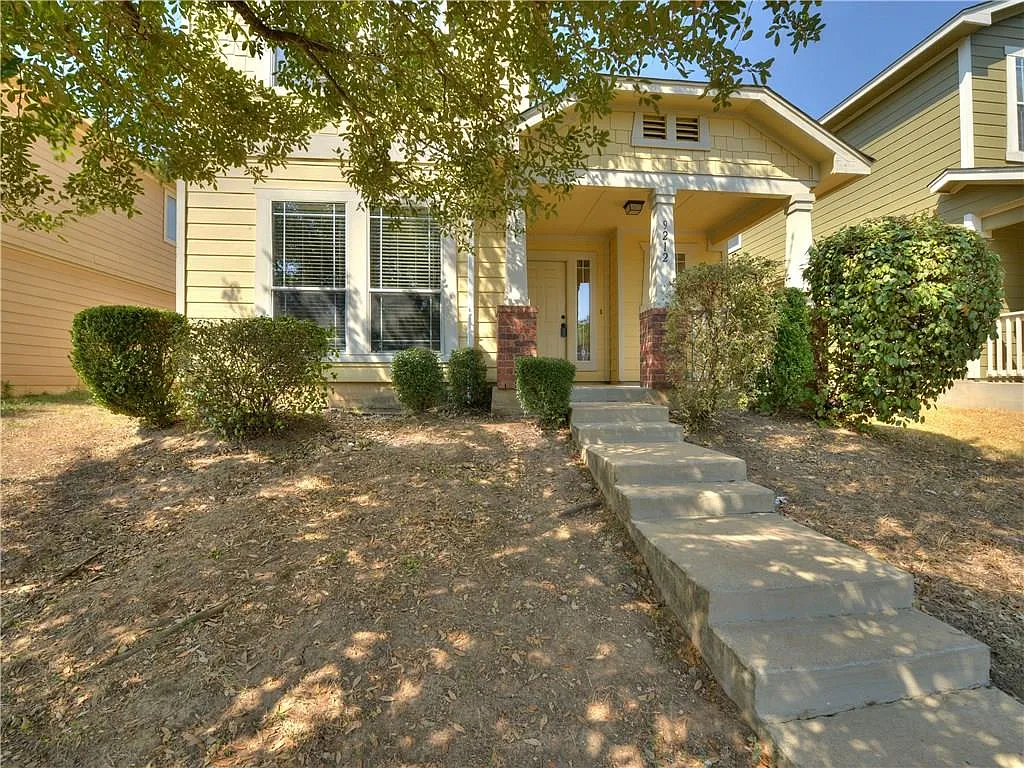 3 bed, 2.5 bath, 1351 sqft, $1,900 — Photo 2