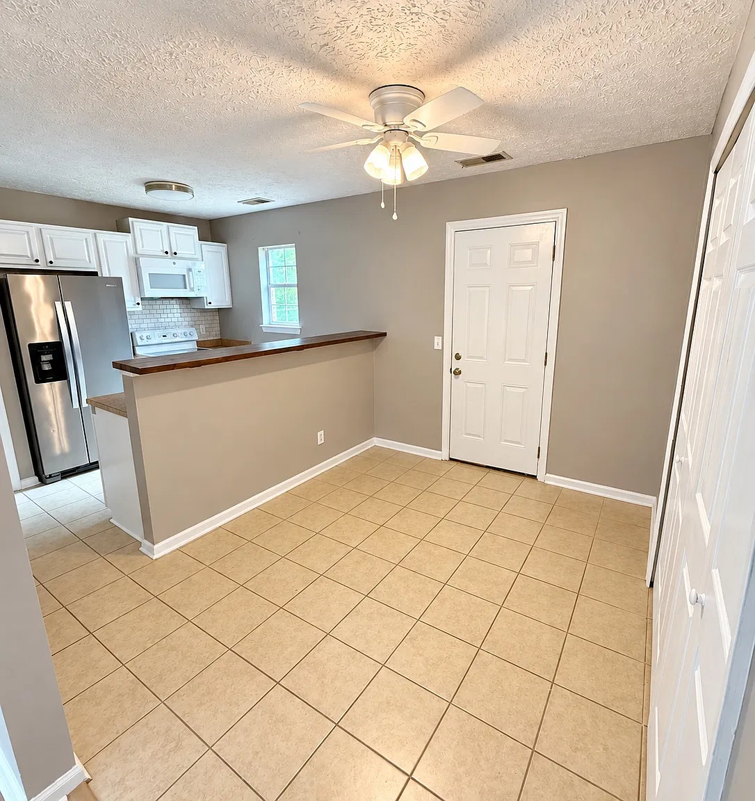 4 bed, 1293 sqft, $2,300 — Photo 3