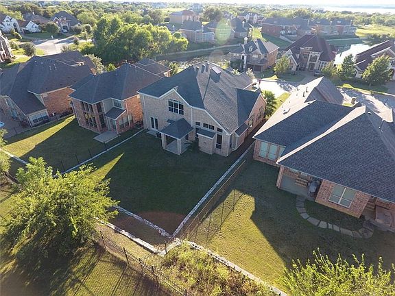 4th image of 2738 Fountain View Blvd