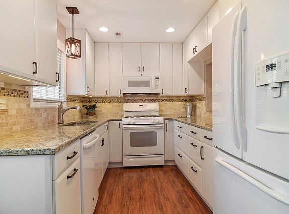 4th image of 1089 Mohegan Ln