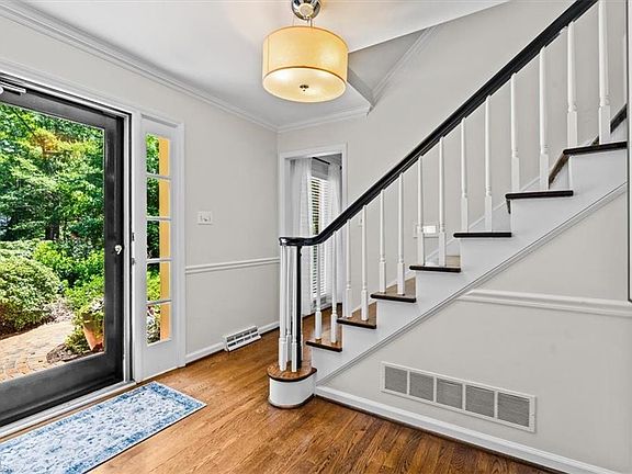 4th image of 3037 Lake Forest Dr