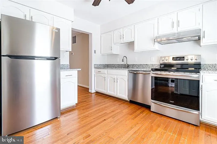 3 bed, 2.5 bath, 1570 sqft, $3,300 — Photo 3