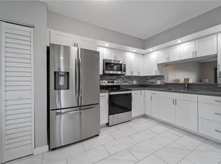 700 SW 137th Ave APT 305H, Pembroke Pines, FL 33027