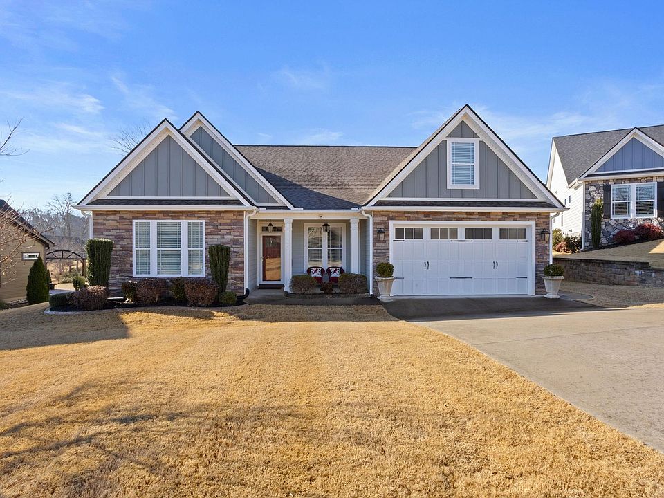 1st image of 323 Holly Oaks Ln