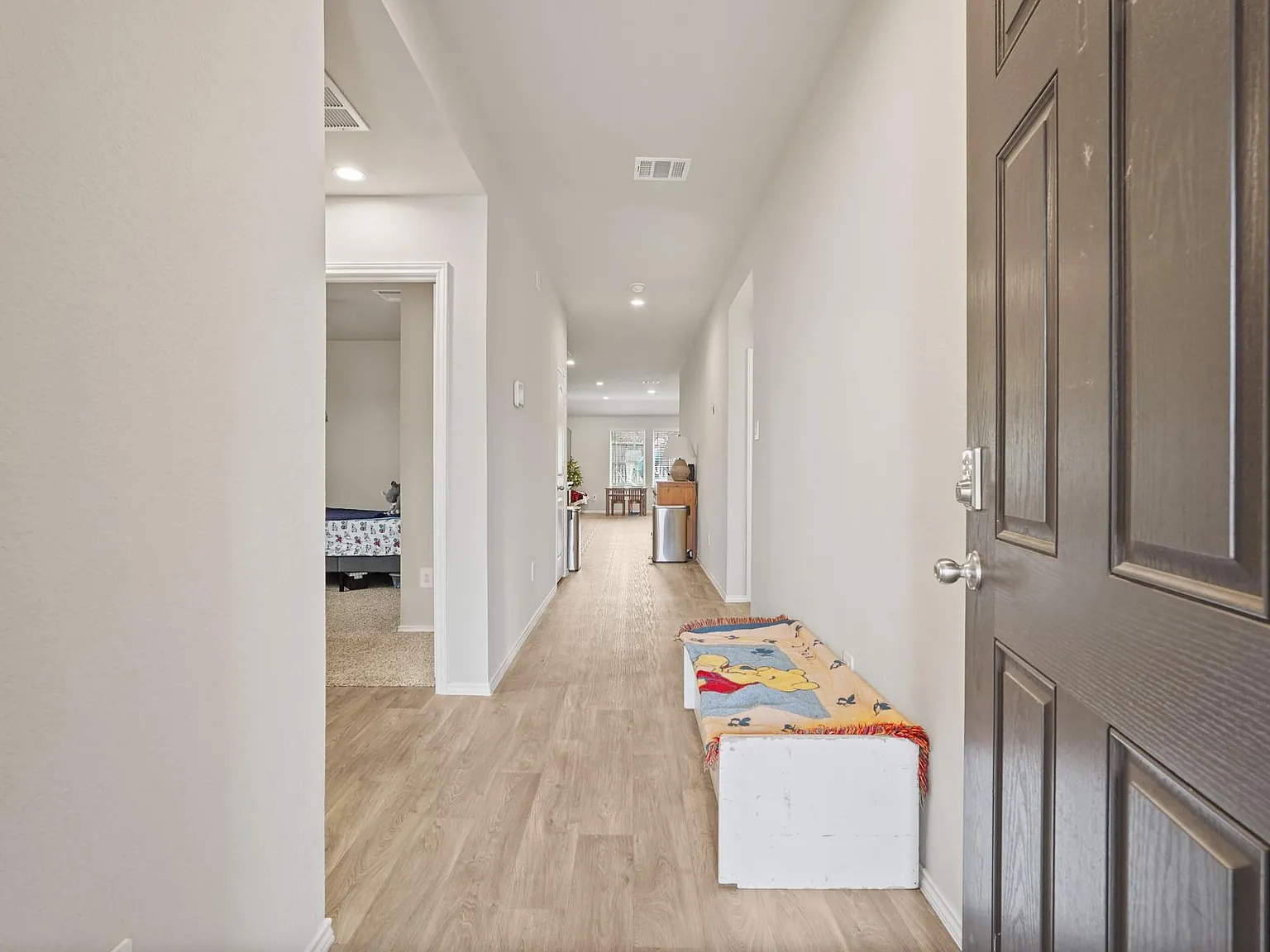 4 bed, 2.0 bath, 1850 sqft, $2,200 — Photo 3