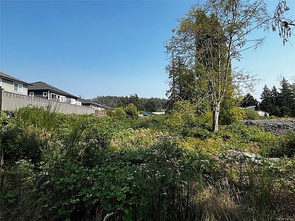 3rd image of 3409 Luxton Rd