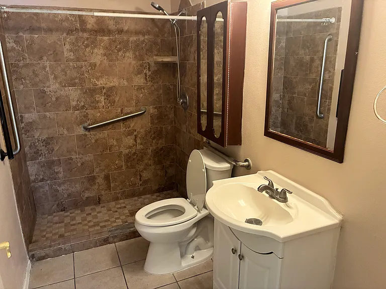 900 N Clark Dr — Photo 7