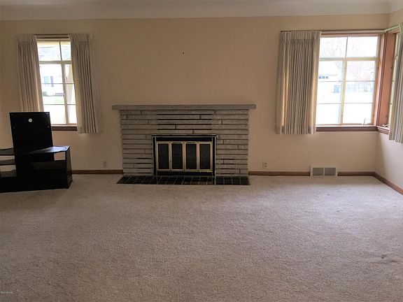 2nd image of 910 Westmoreland Ave